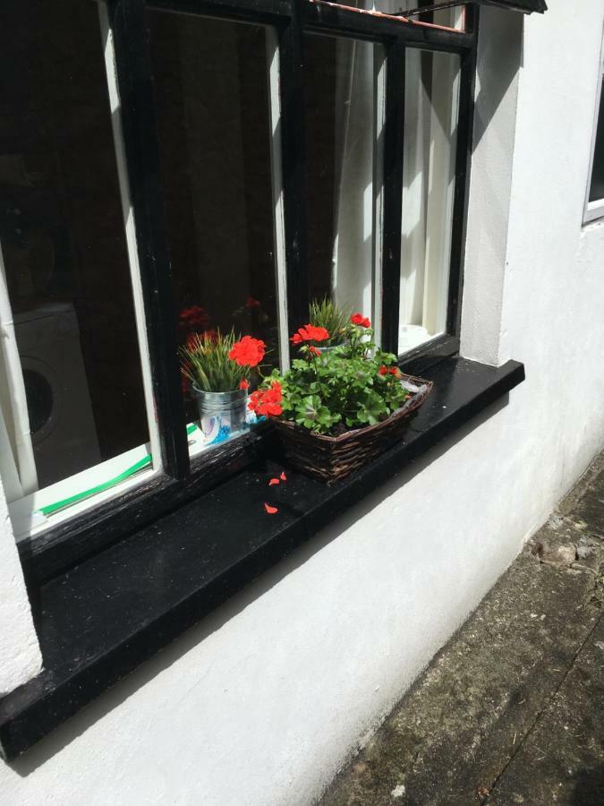 The Small House Listowel Bagian luar foto